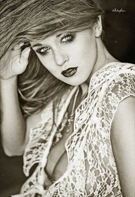 Leanna Decker naked pornstar photo