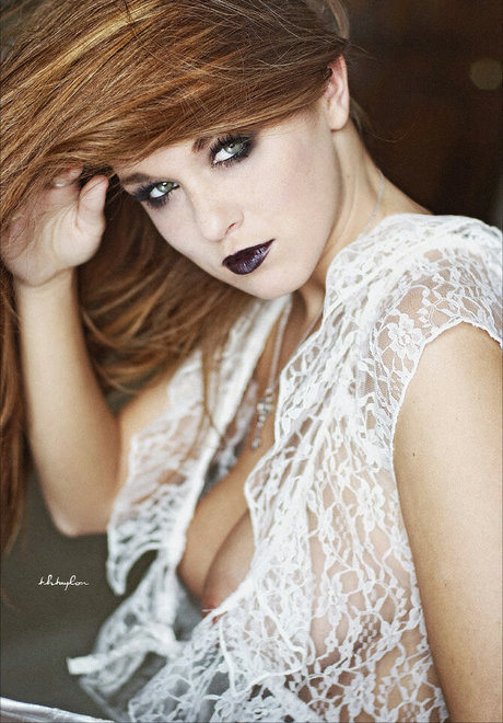 Leanna Decker star erotic images