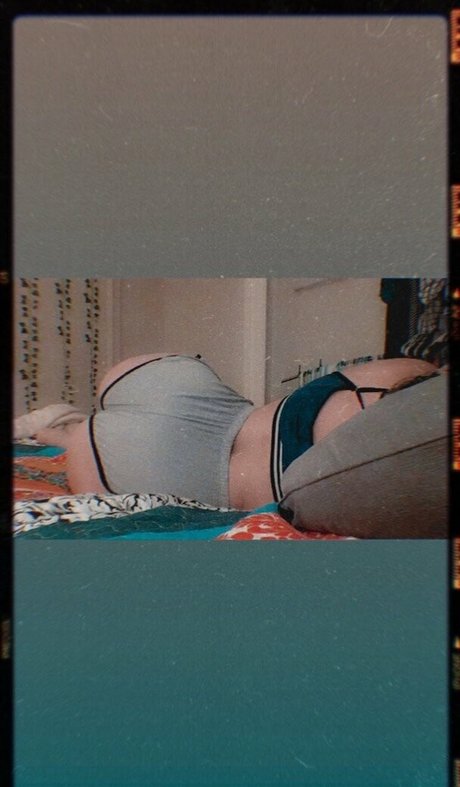 petite slut onlyfans hot sexy photos