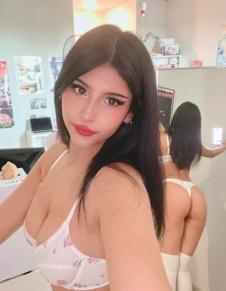 waifujuju nudes model img