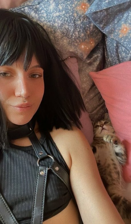 Baby Violent model exclusive pic