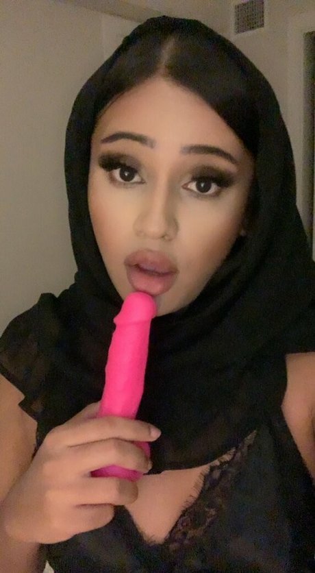 noisynadiaa sexy model picture