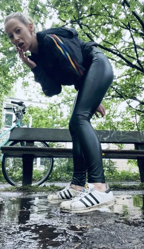 milf handjob onlyfans hot xxx pic