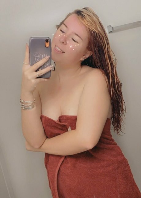 onlyselkie nude star pic