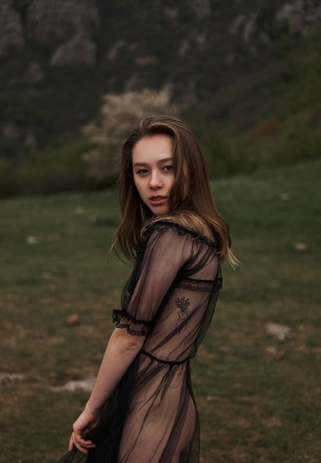 your lulu erotic model picture