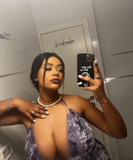 JustNati model pretty image