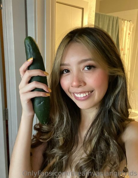 dreamyasiangirlvids star naked pic