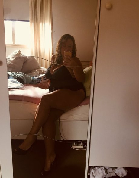 dutchcurvesinheels perfect pornstar pic