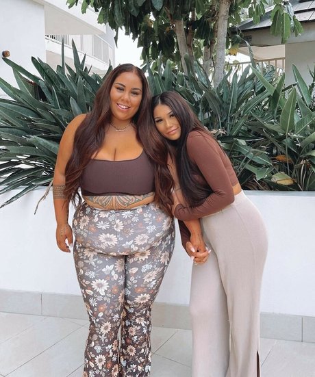 Antonia Waerea Adams exclusive model pics