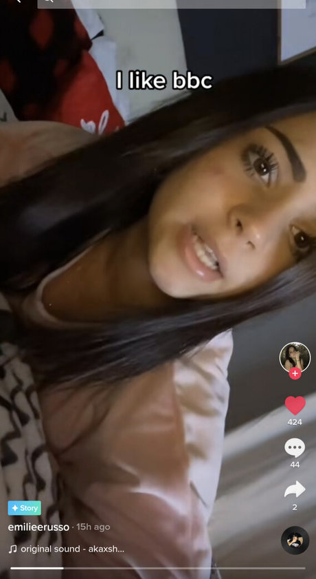 Emiliee Russo hot model gallery