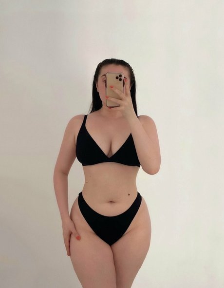 Sammie Warren star exclusive pic