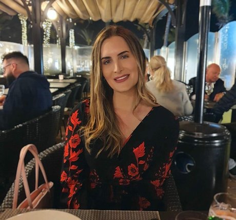 Britishmeghanspice beautiful actress image