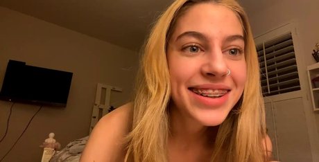 young onlyfans hot porn image