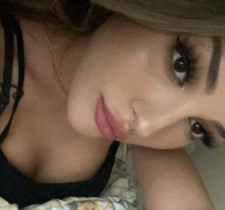 kellysnowx model high quality pics