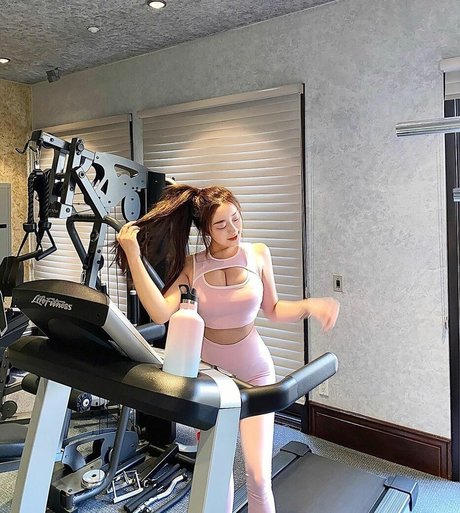 female popular onlyfans adult pic