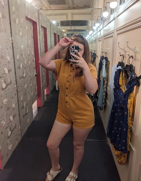 famous midget onlyfans top photo