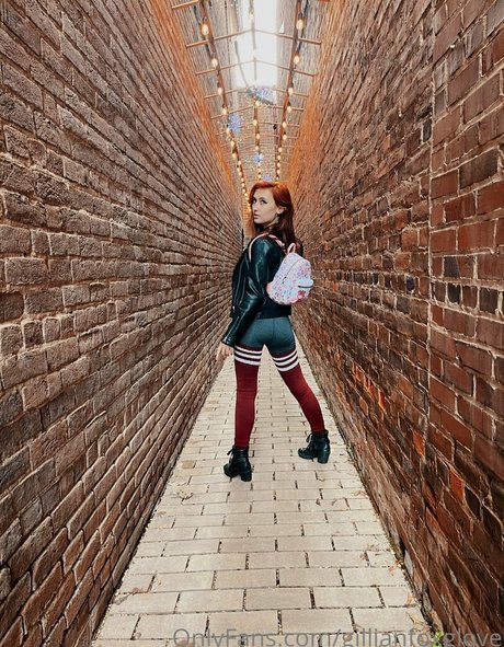 gillianfoxglove model nice picture