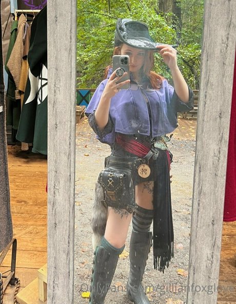 gillianfoxglove model img