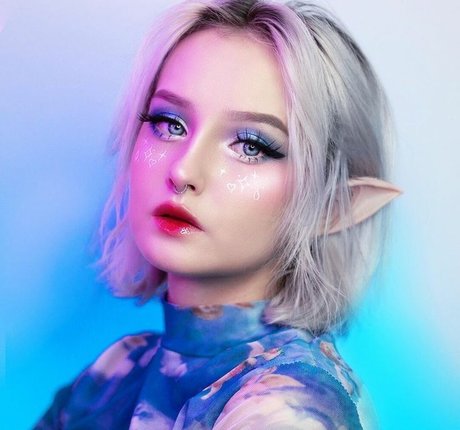 Momjesus model gallery