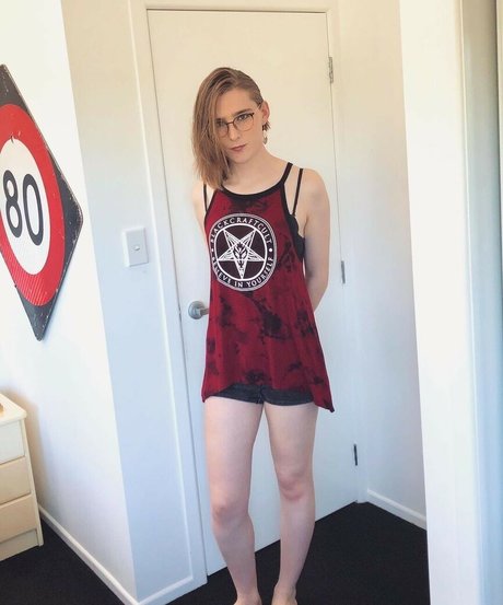 Alice In Wonder1and sexy pornstar pic