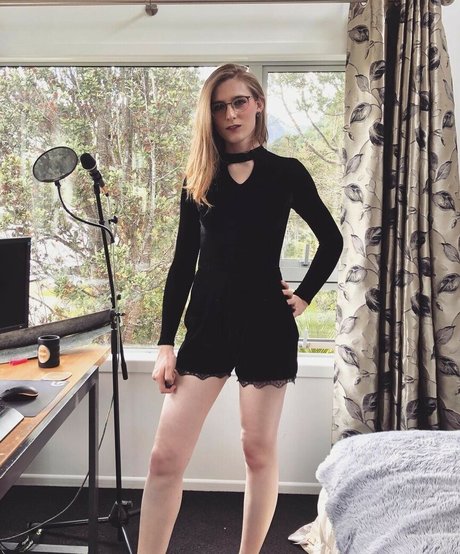 Alice In Wonder1and pornstar free photo