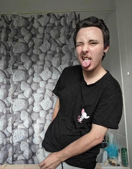 stxned and alxne naked model image