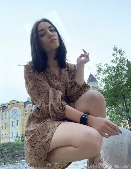 female influencer onlyfans naked photo