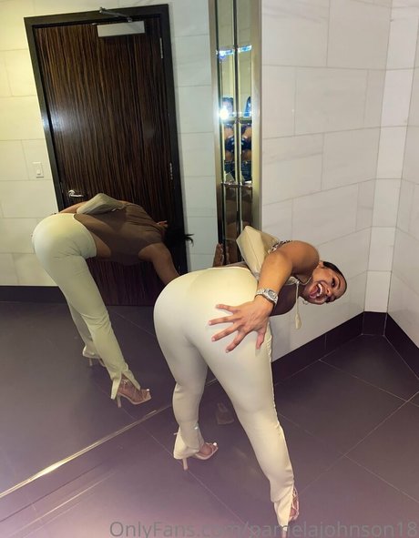 pamelajohnson18 star nude pic