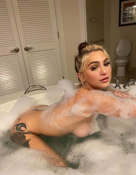 schoolgirldiary naked pornstar picture