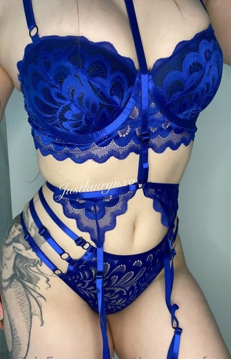 justlaurynxo free model photo