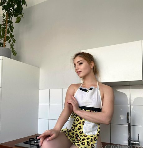 helen xxx model xxx img