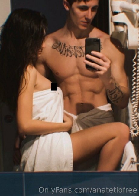 anatetiofree adult model pic