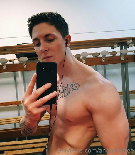 anatetiofree model hot picture