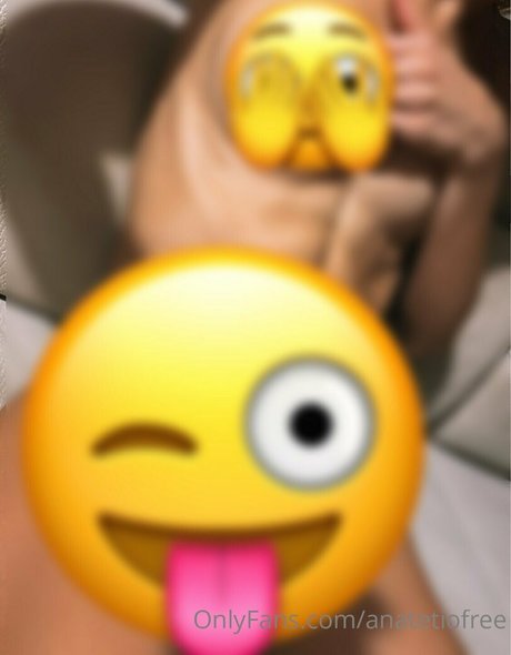 anatetiofree model naked galleries