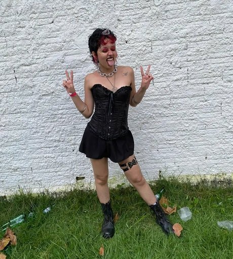 Aurwrayag art model pictures