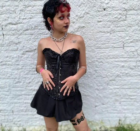 Aurwrayag star sex archive