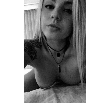 shannonc942 hot model pic