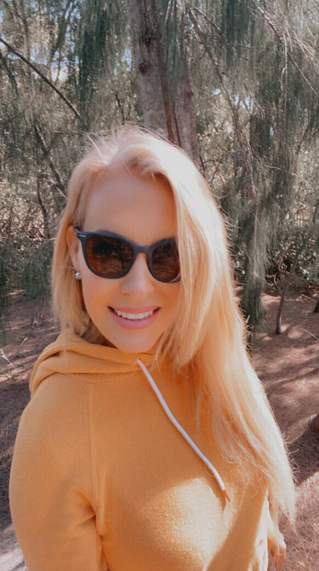 Ellehotmom sexy star pics