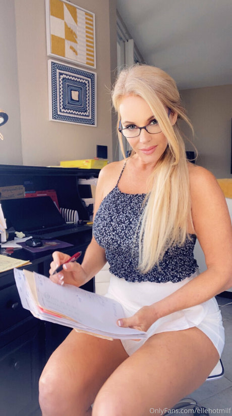 tiny asian onlyfans sexy gallery