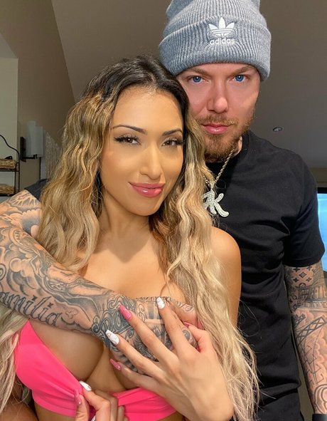 alexandkellz naked model photos