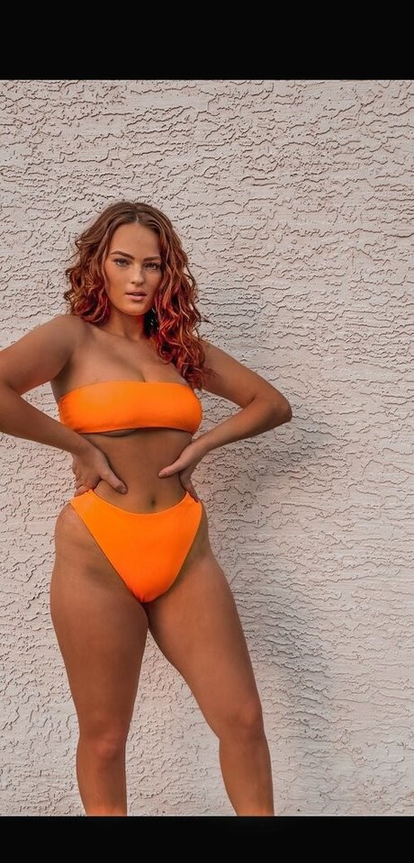 lindsaylohann star exclusive photo