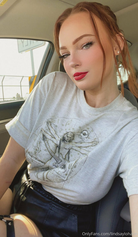 lindsaylohann hd pornstar pics