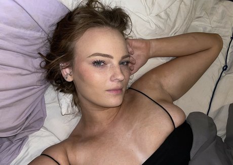 lindsaylohann pornstar pretty photo