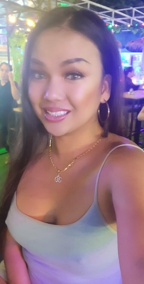 amyamorevip exclusive actress image