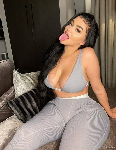 Reginaluvxxx perfect star photo