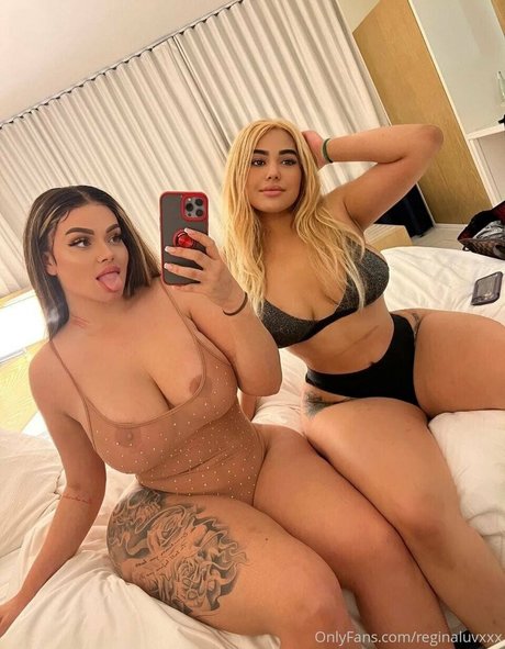 Reginaluvxxx naked pornstar images