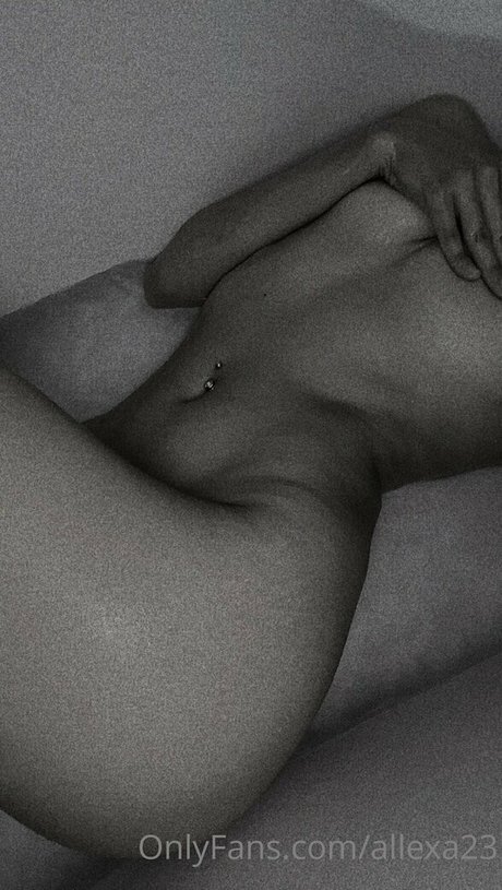 Allexa23 naked actress pic