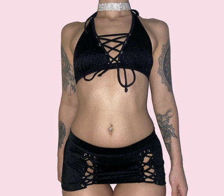 izzybrando sexy model img