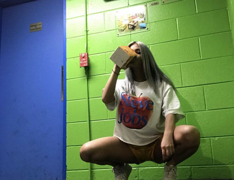 Hollie Rotten naked model img