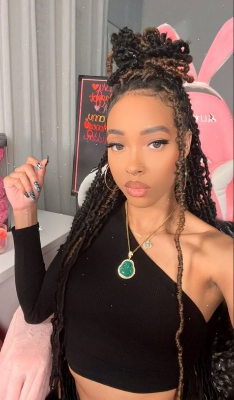 Alleyesondee star porn photo